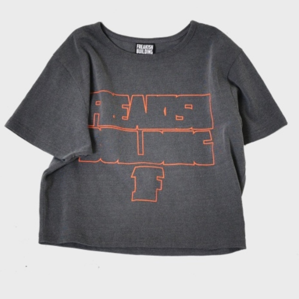 FREAKISH BUILDING Out Short Sleeve Crop Tee